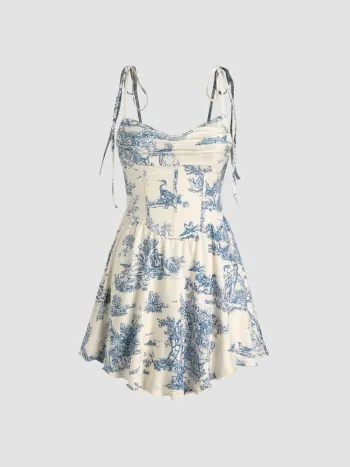 Mini-Kleid mit Kapuzenhals, Korsett und geknoteten Rüschen