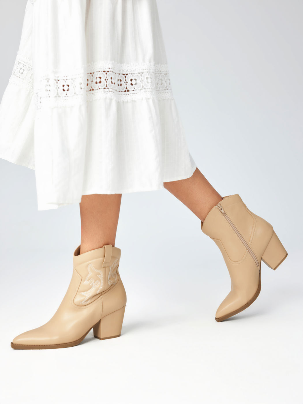 Solid Stiefeletten mit klobigem Absatz