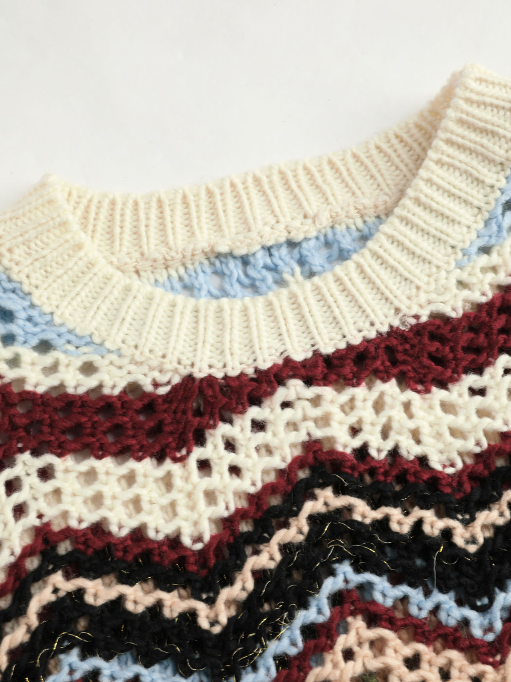 Maglione a maniche lunghe lavorato a maglia con scollo rotondo e righe