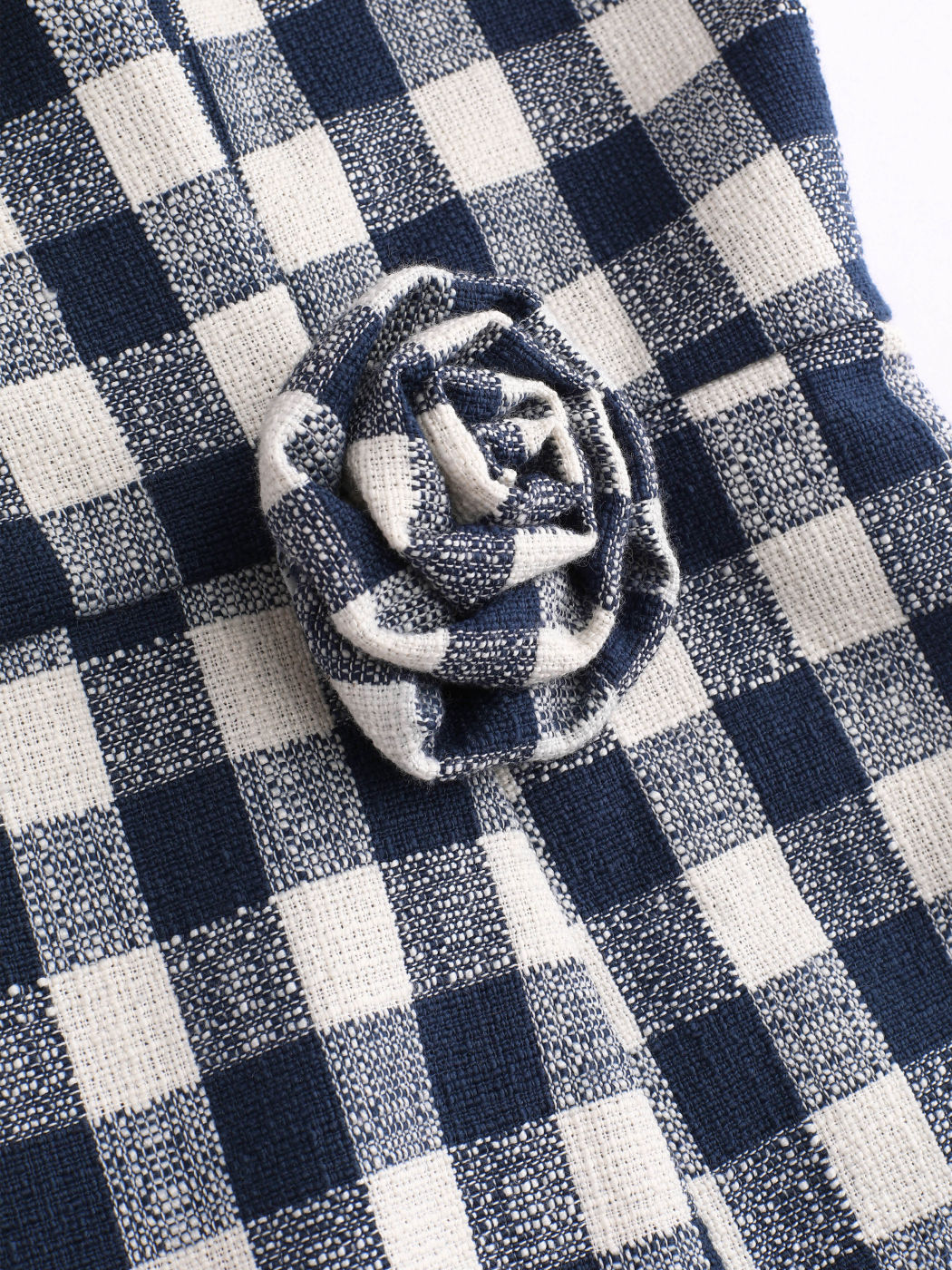 Mini abito con spacco a quadri a rosetta con scollo quadrato