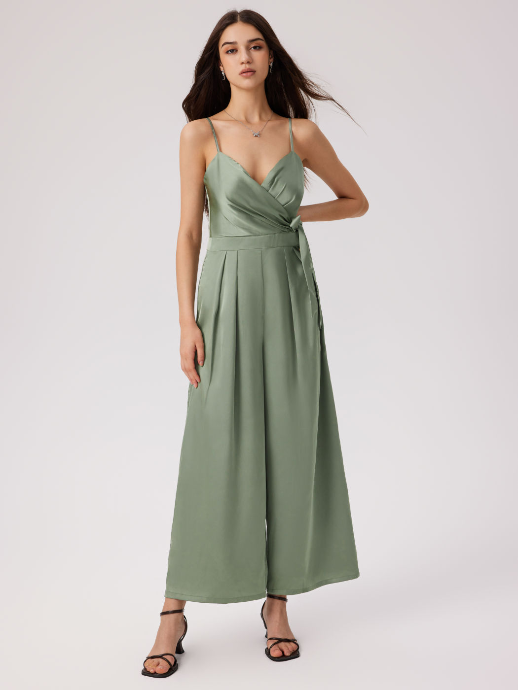 Geknoteter, plissierter Overall mit weitem Bein aus Satin