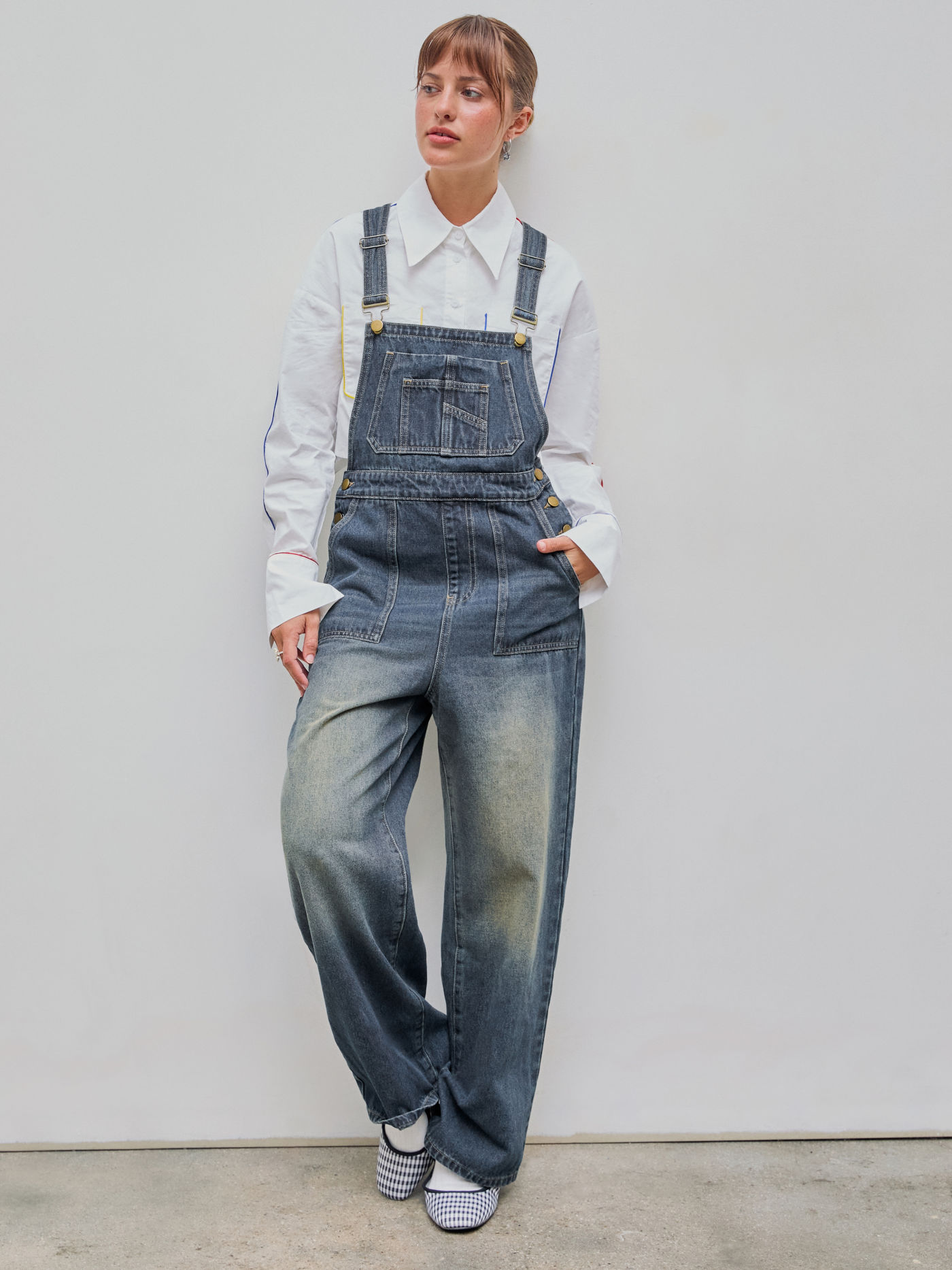 Tuta con tasche in denim lavato