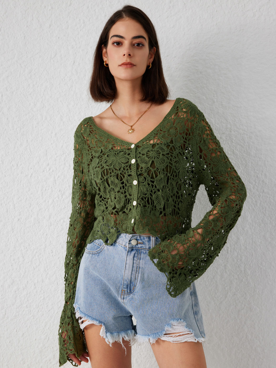 Cárdigan Floral con Escote en V y Detalles Calados