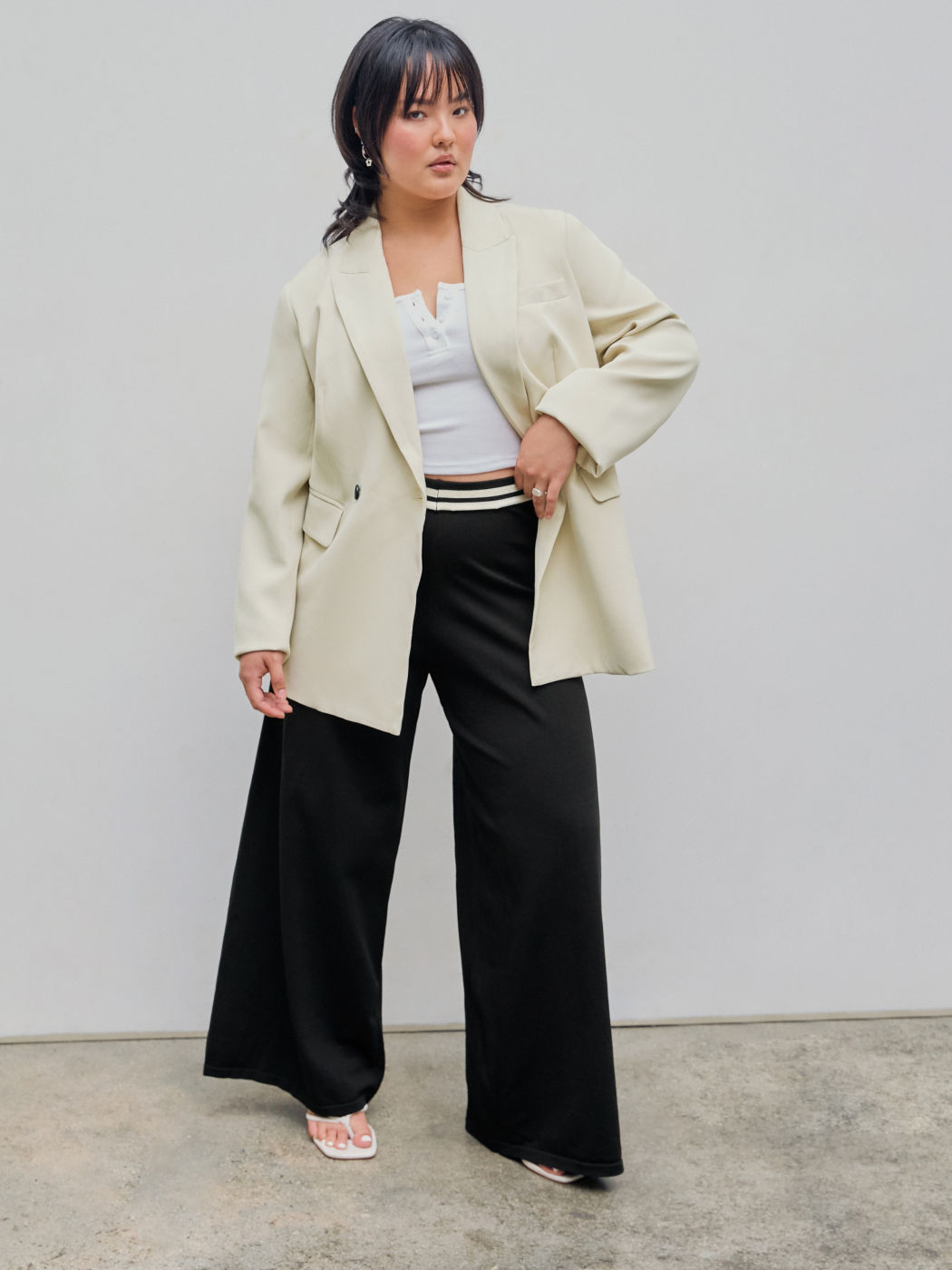 Blazer con colletto dentellato e tasca Curve & Plus