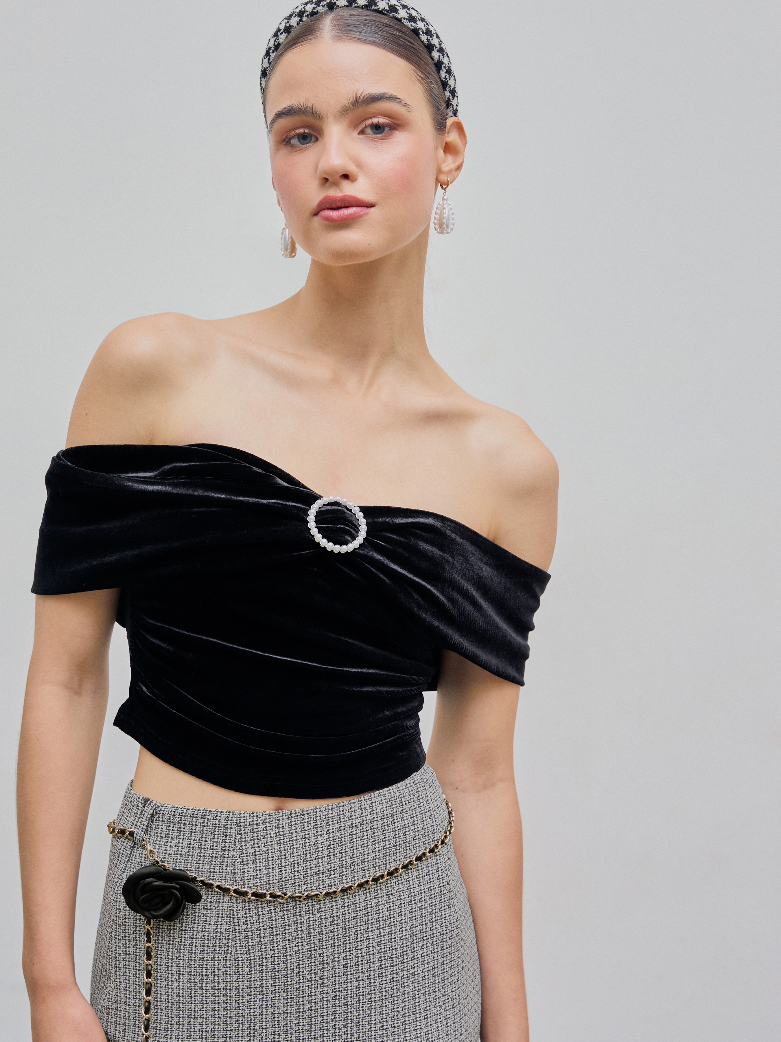 Black velvet off shoulder cheap crop top