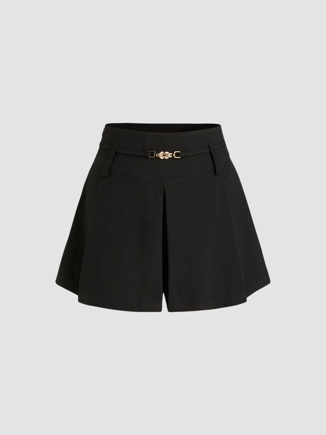 Plissierte Shorts mit Gürtel
