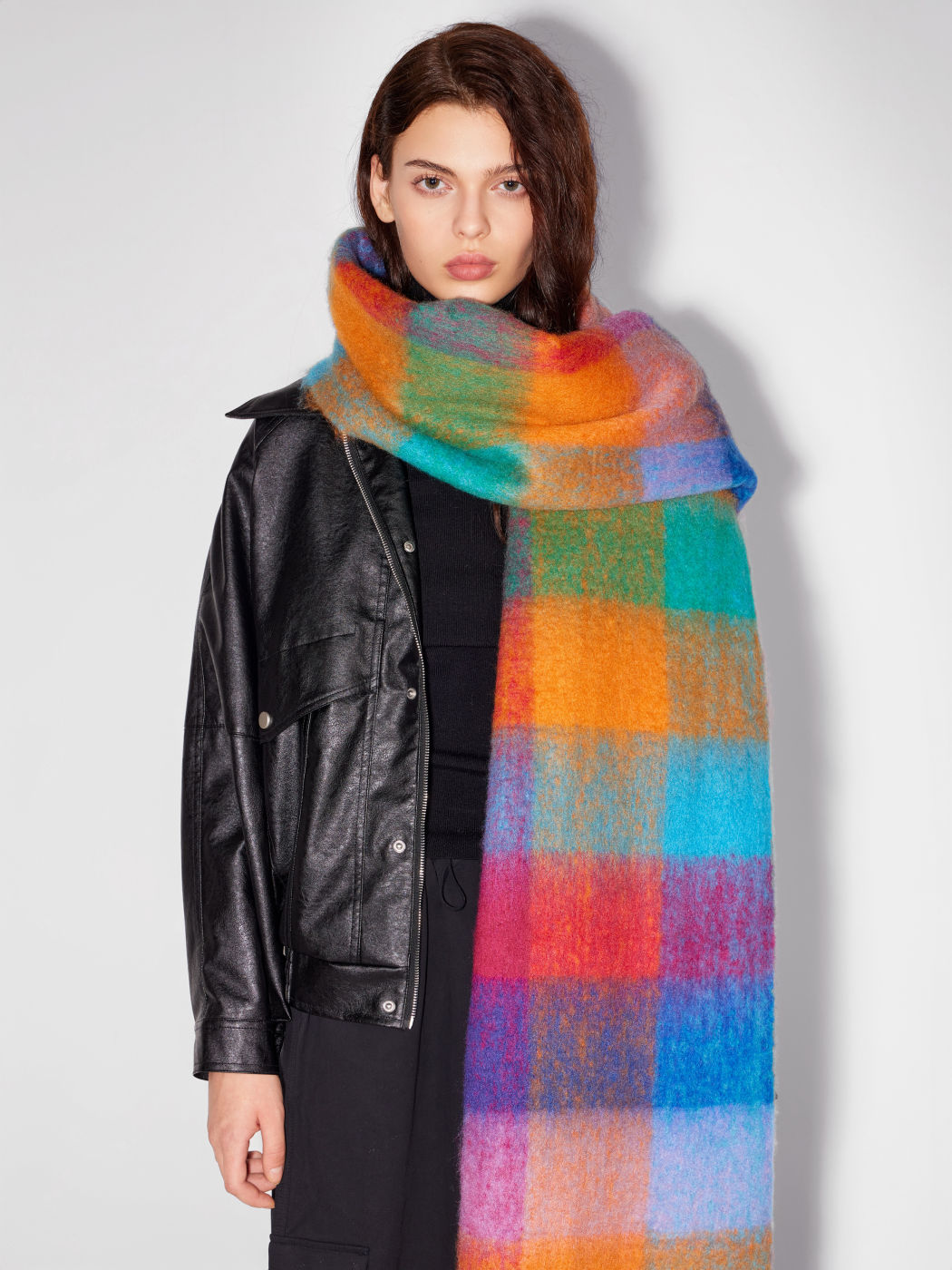 CHECK BALL TASSEL SCARF