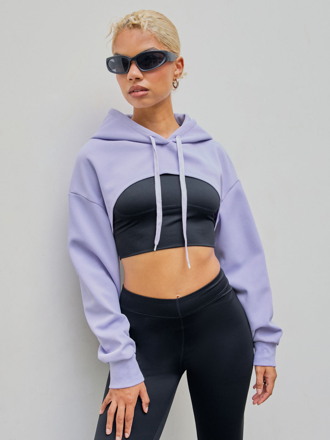  Einfarbiger Kapuzenpullover mit Kordelzug