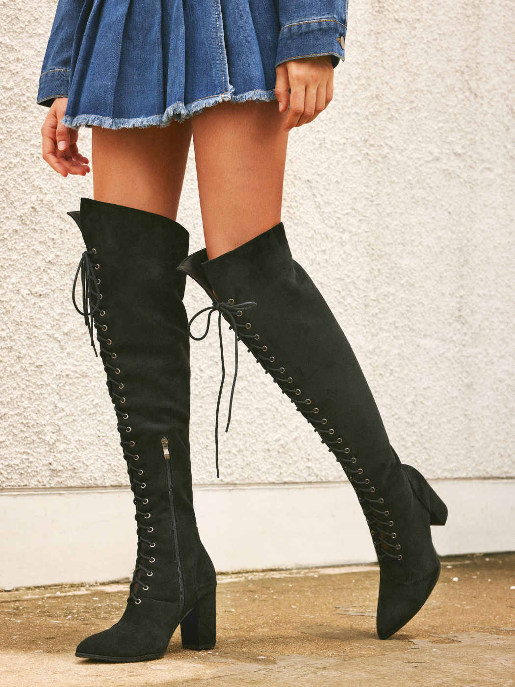 Suedette-Schnürstiefel bis zum Oberschenkel