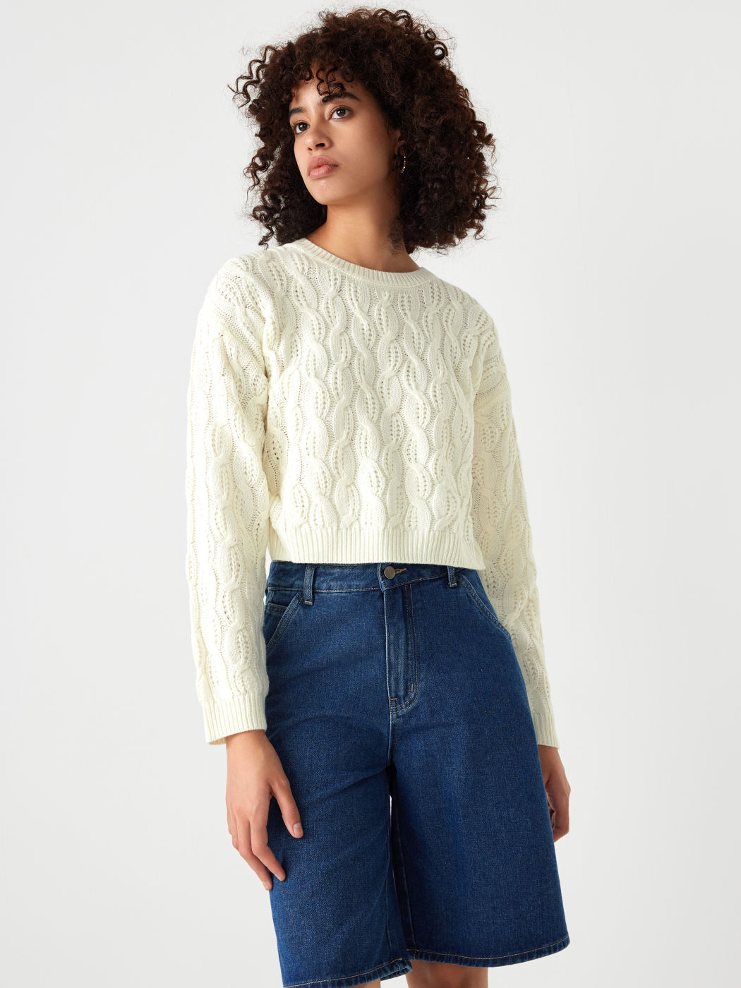 Round Neck Cable Knit Sweater