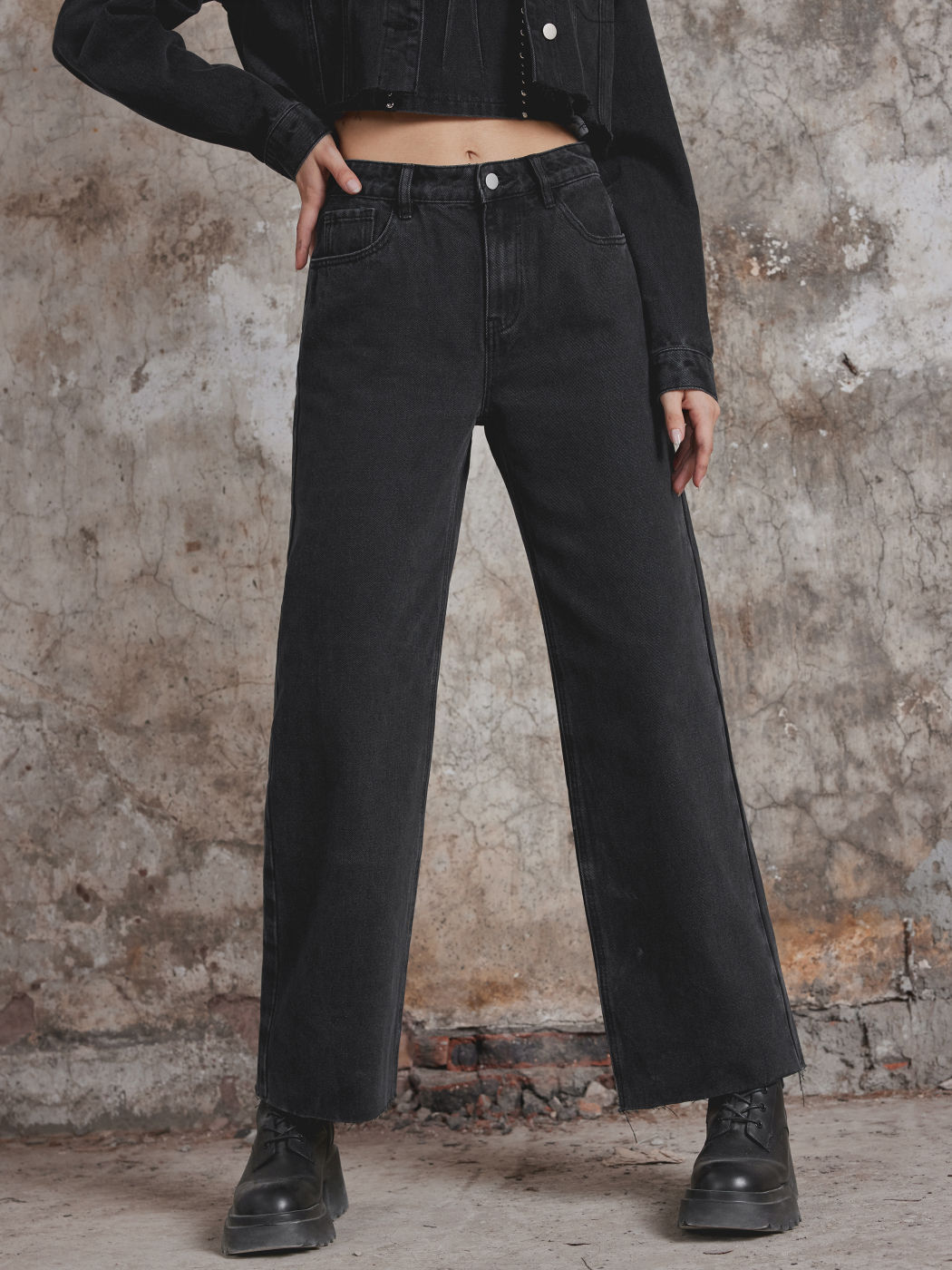 Denim Low Rise Solid Straight Leg Jeans