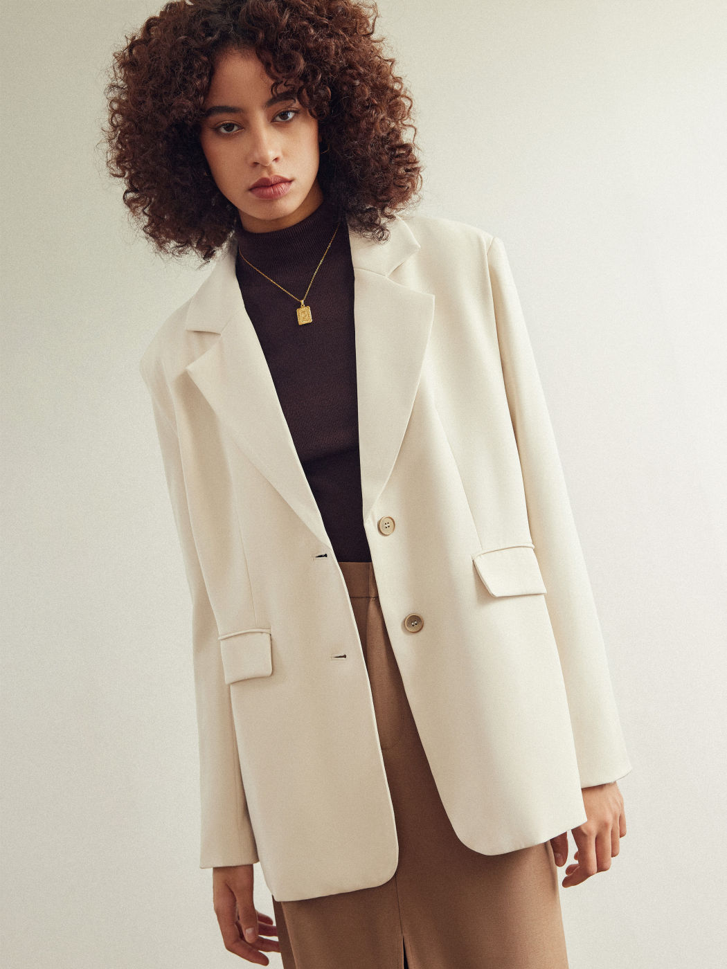 Blazer mit Kragen und Knöpfen