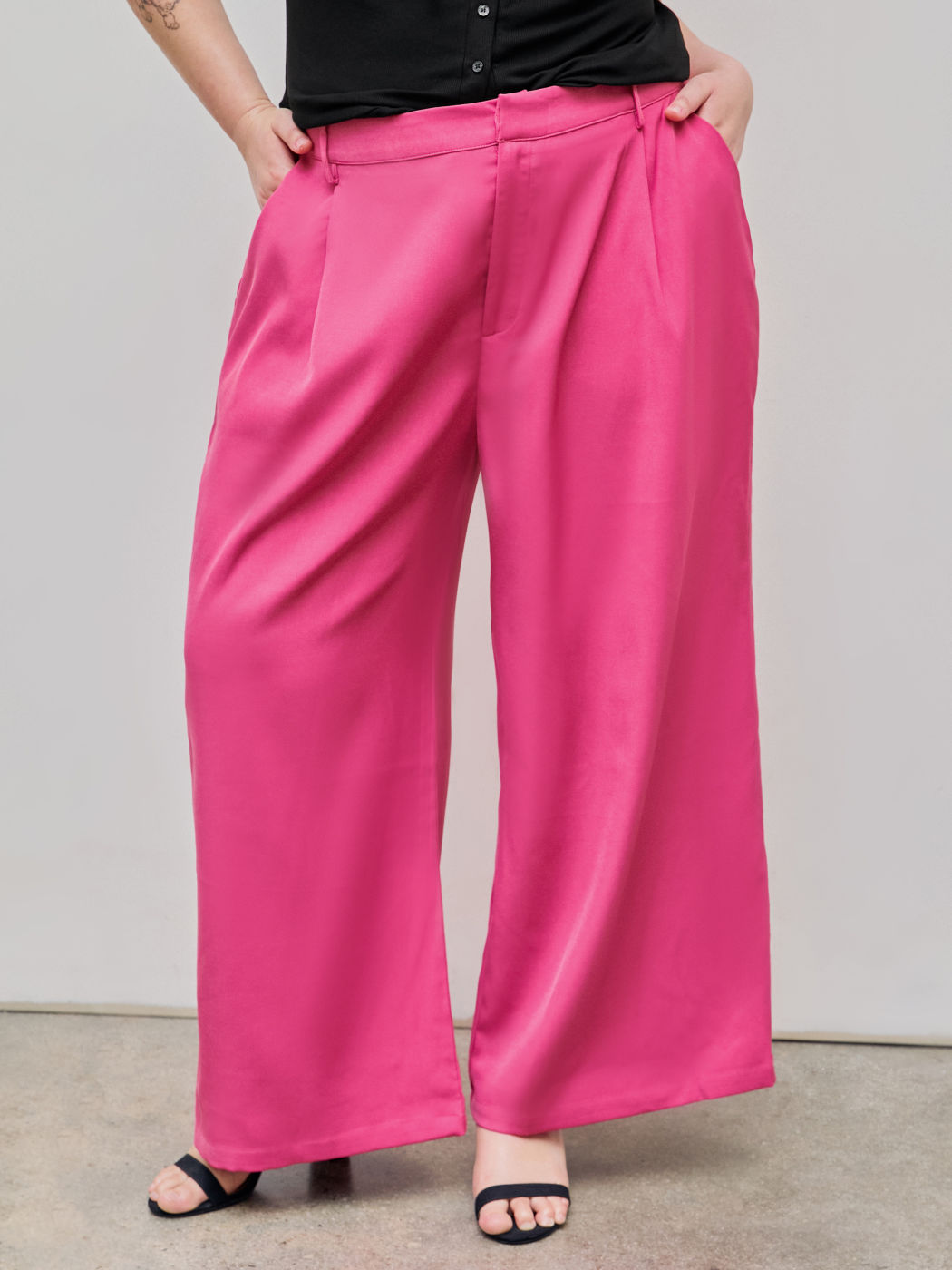Mittelhohe Faltenhose mit Taschen Kurve & Plus