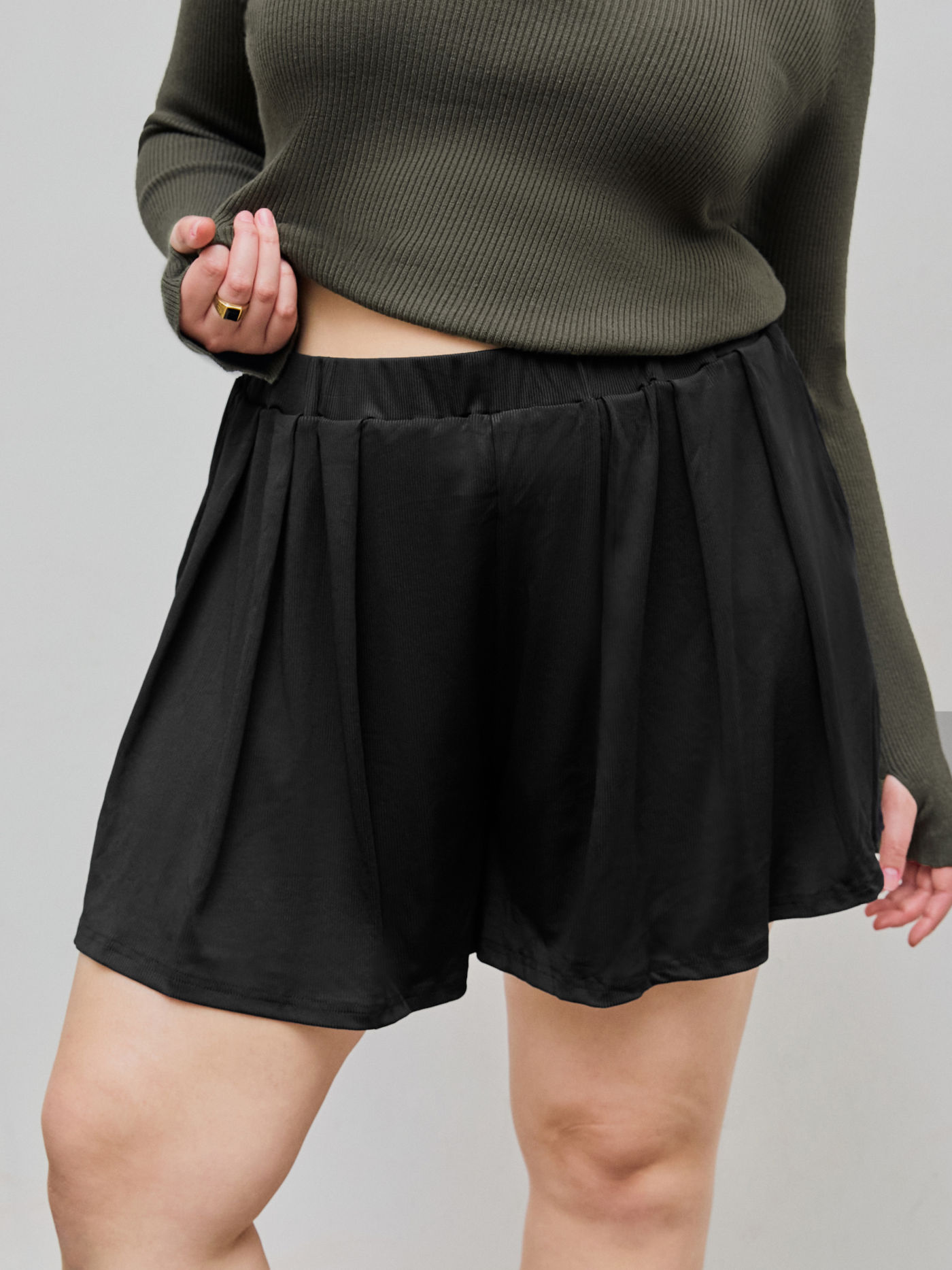 Solid Elastic Waist Wide Leg Shorts Curve & Plus