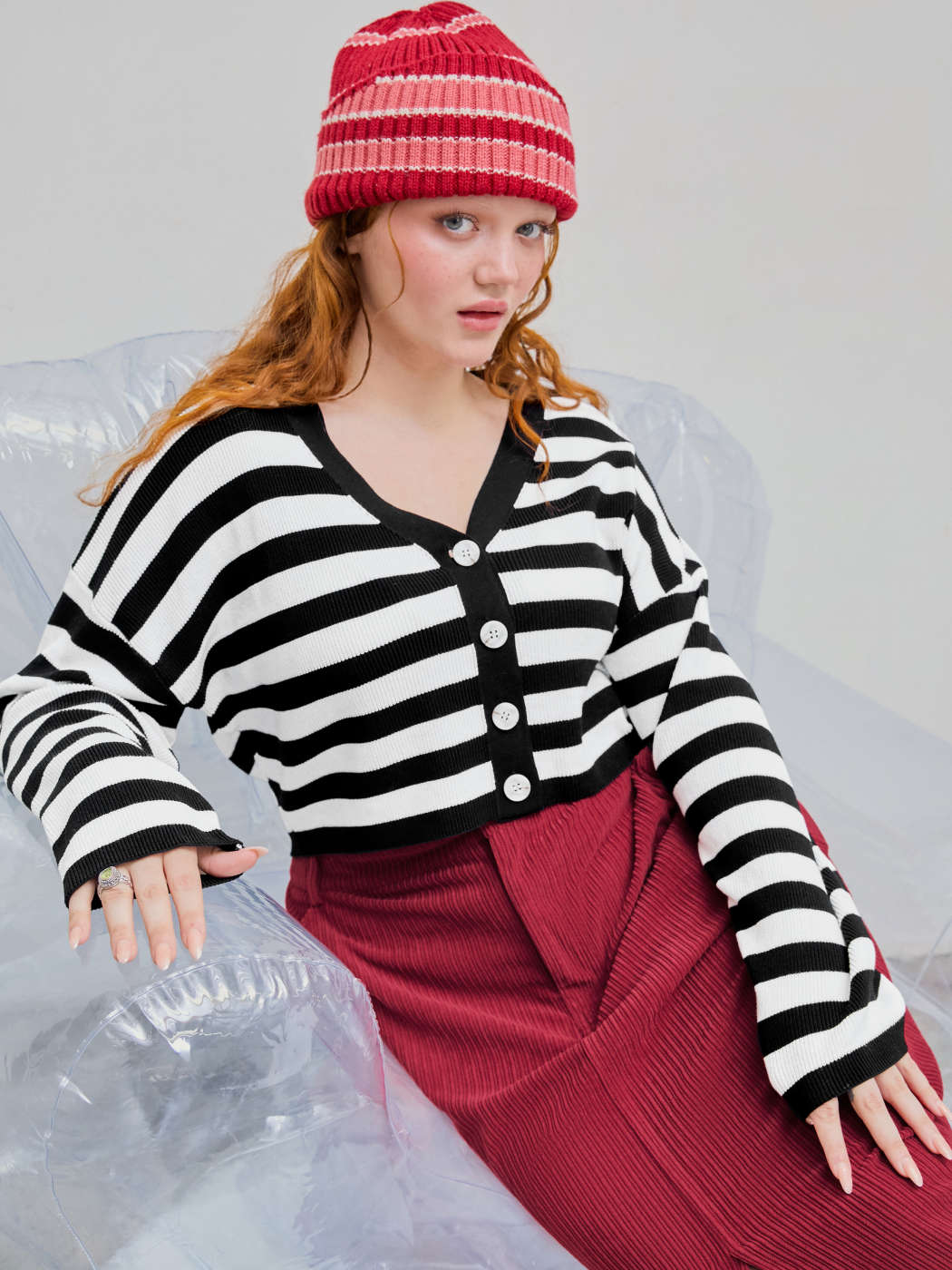 Strickstoff V-Ausschnitt Gestreiftes Strick Knopfleiste