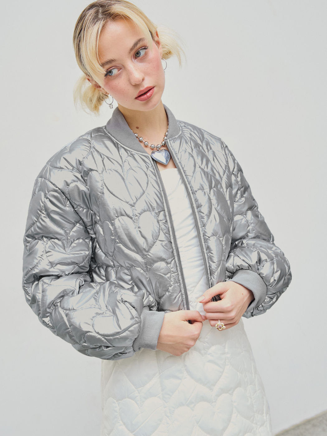  V-Ausschnitt Metallic Gesteppte Herz Reißverschluss Puffer Jacke