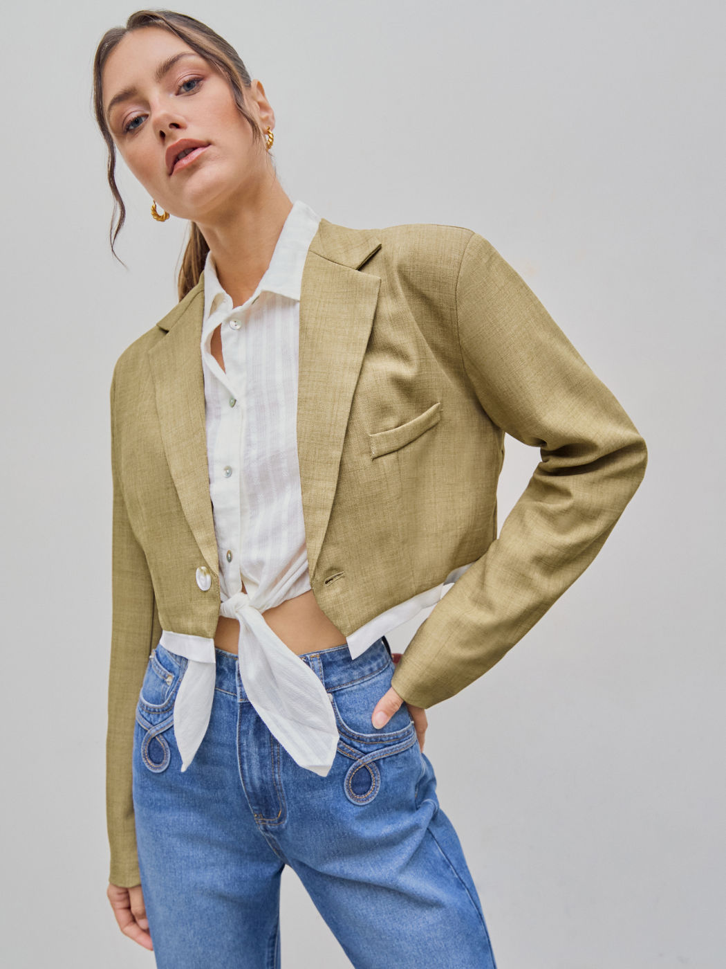 Crop-Blazer mit Kragen und Knöpfen