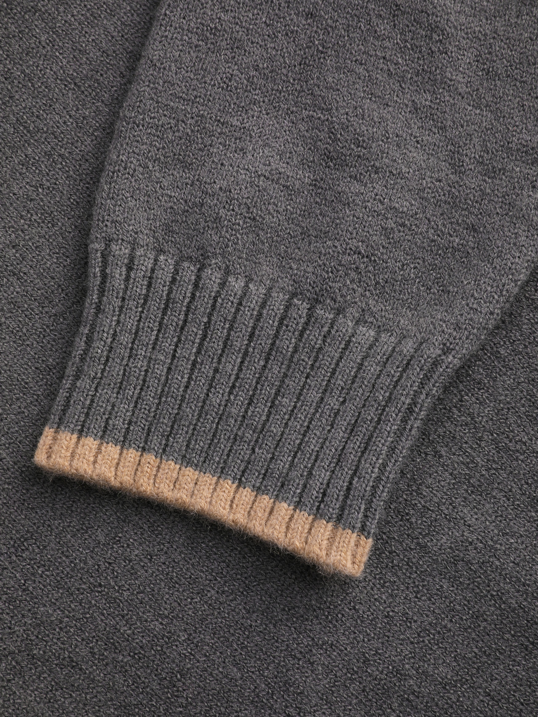 Knitted Round Neckline Knotted Top