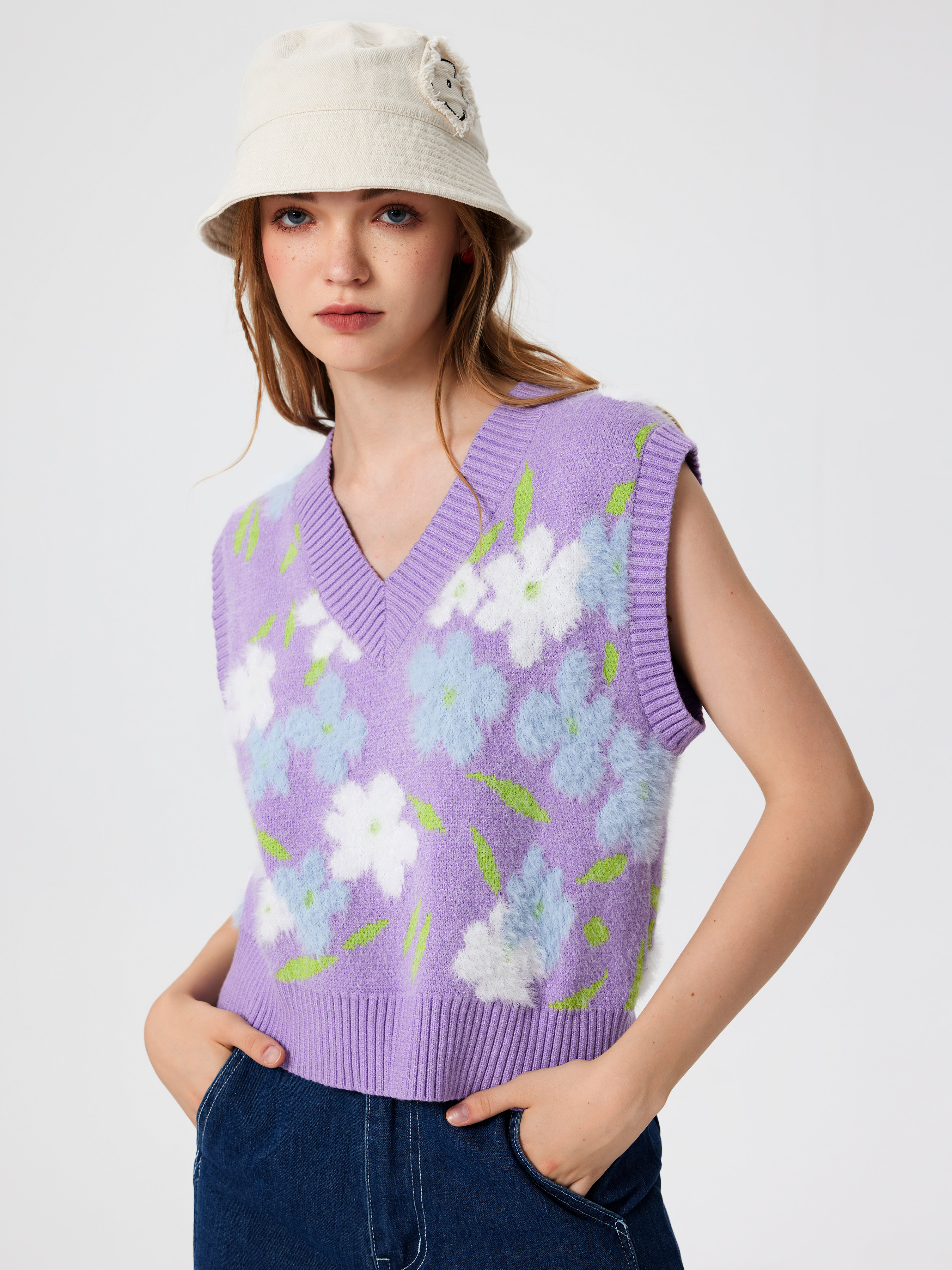 Vneck Floral Knit Vest Cider