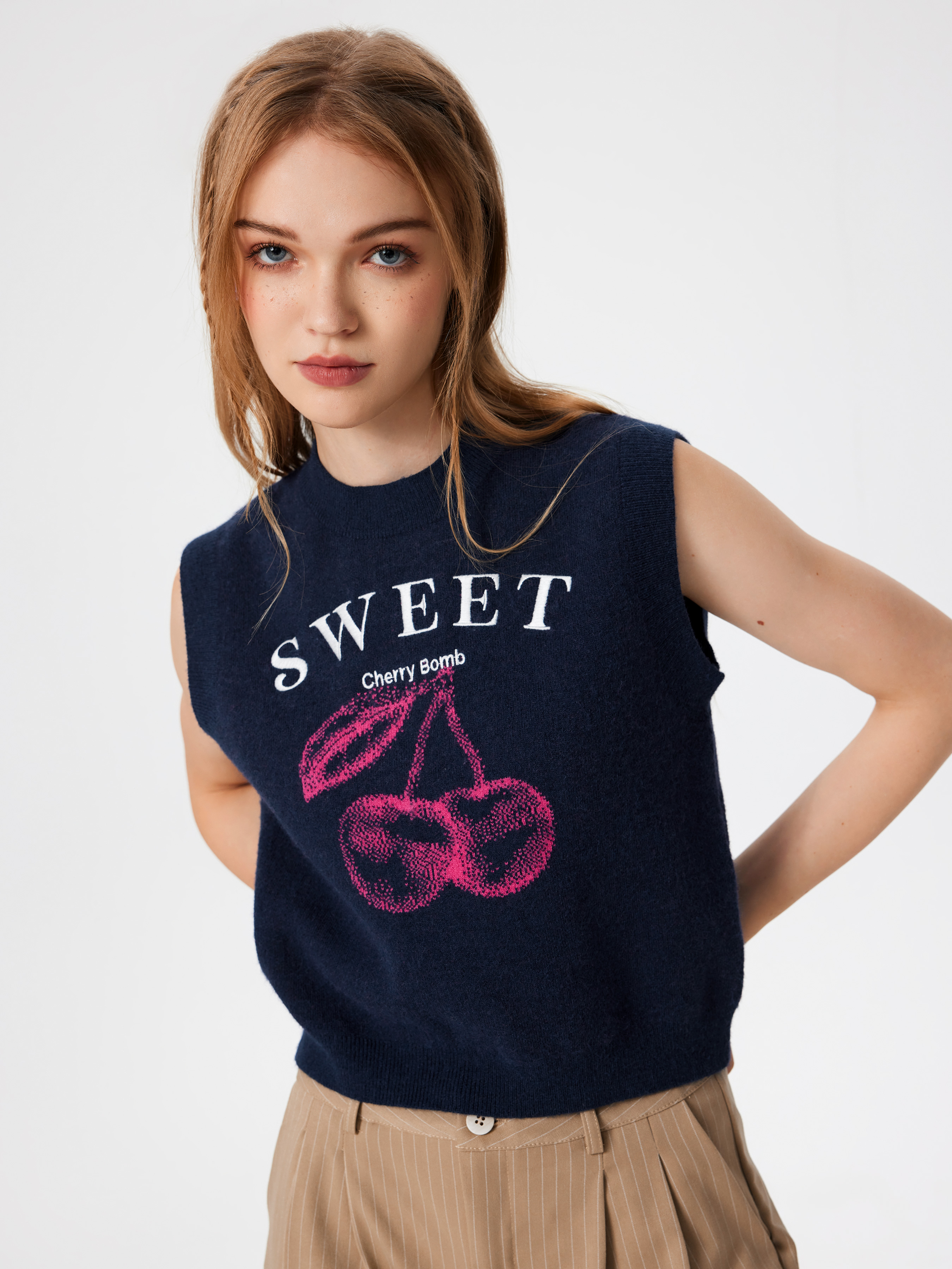 Round Neckline Sweet Cherry Knitted Vest Cider