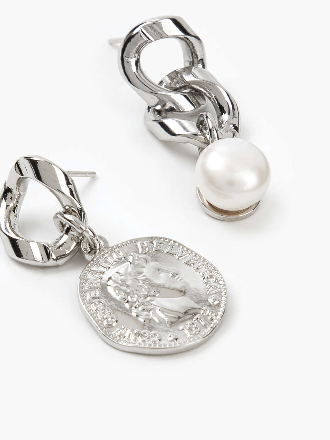Orecchini pendenti con perle finte e monete - Cider