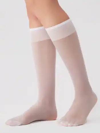 Einfarbige Über-die-Waden-Socken