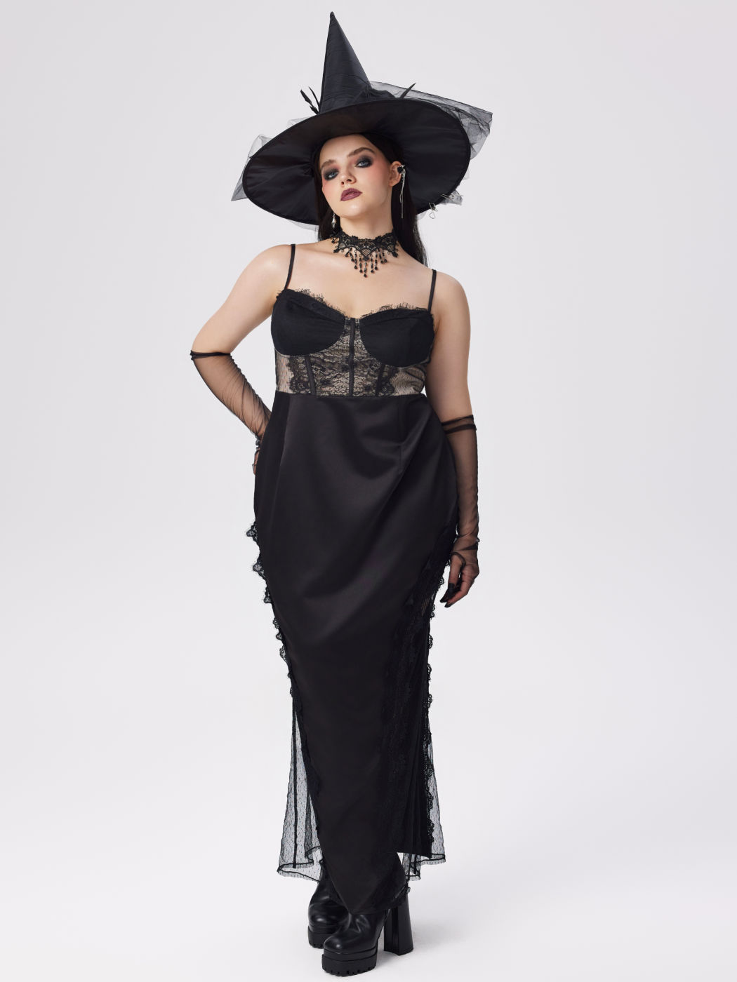 Maxikleid aus Satin mit Spitzenbesatz Kurve & Plus