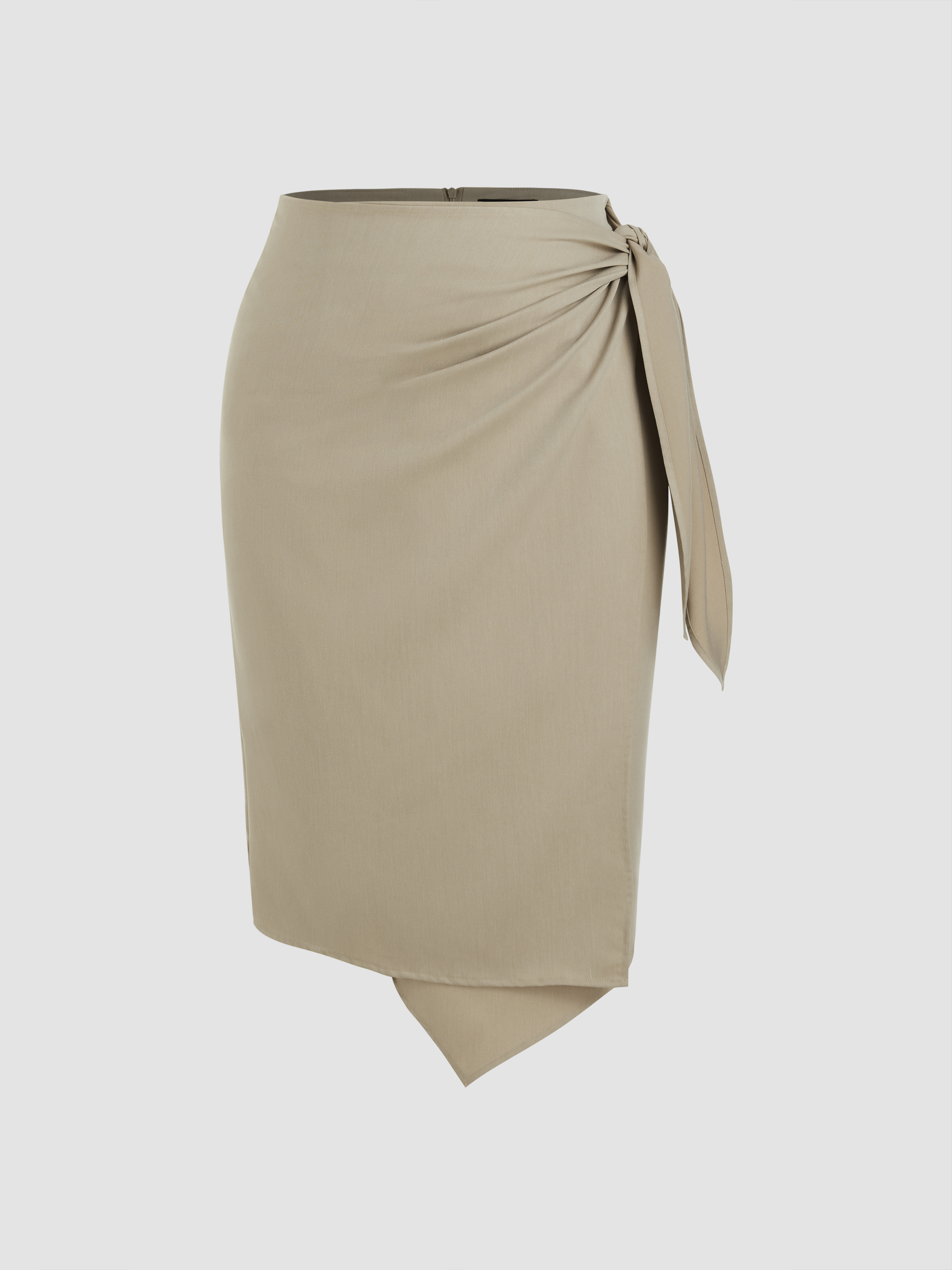 Asymmetrical curved outlet skirt