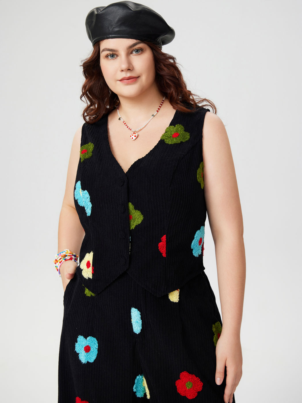 Corduroy V-neck Floral Button Vest Curve & Plus
