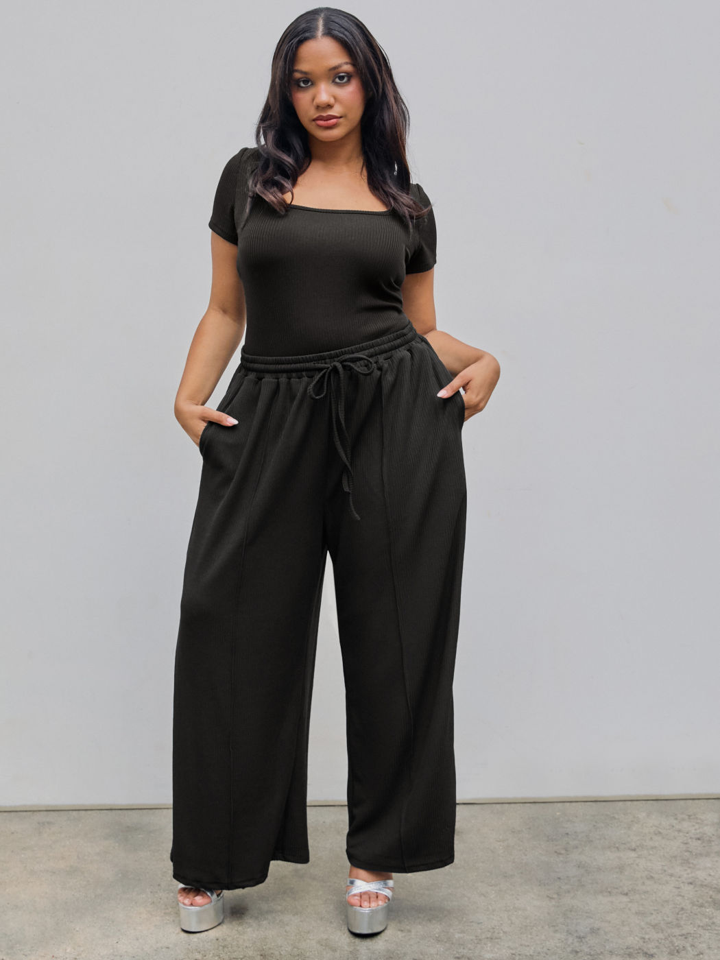 U-neckline Bodysuit & Elastic Waist Wide Leg Pants Set Curve & Plus