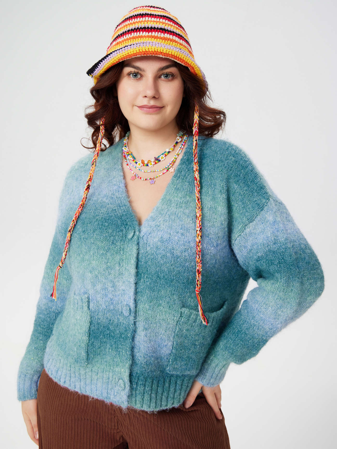 Cardigan a maglia con scollo a V e bottoni sfumati Curve & Plus
