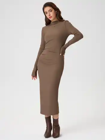 Vestido Midi Fruncido de Cuello Alto Sólido