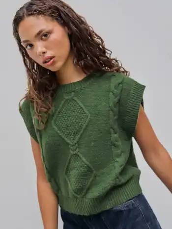 Round Neckline Geometric Knitted Vest
