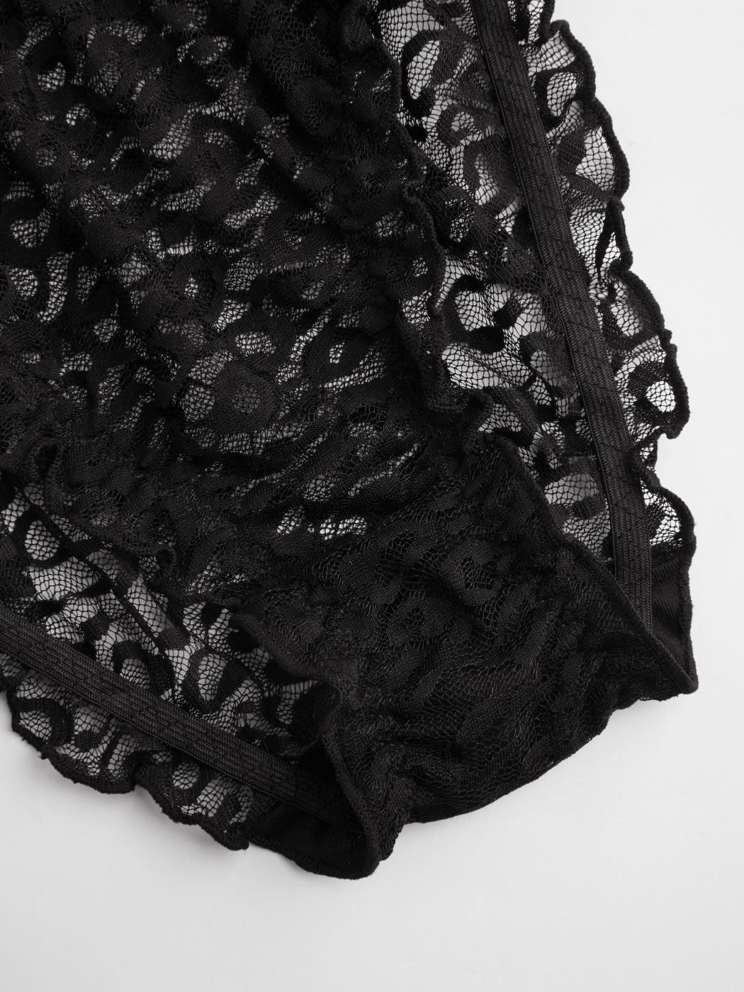 Lace Mid Rise Solid See-through Panty