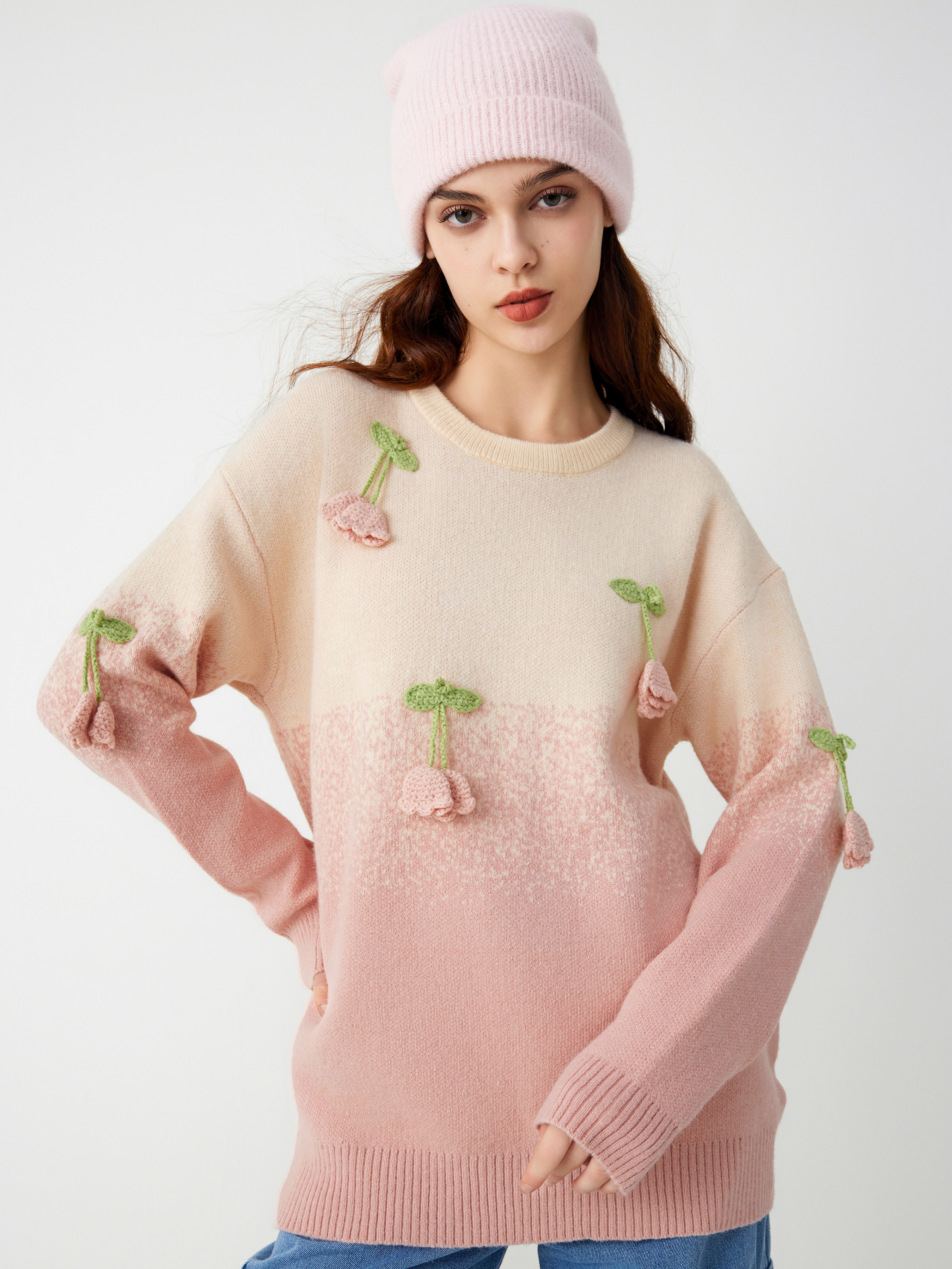 ラウンドネック花柄刺繍ニット長袖セーター