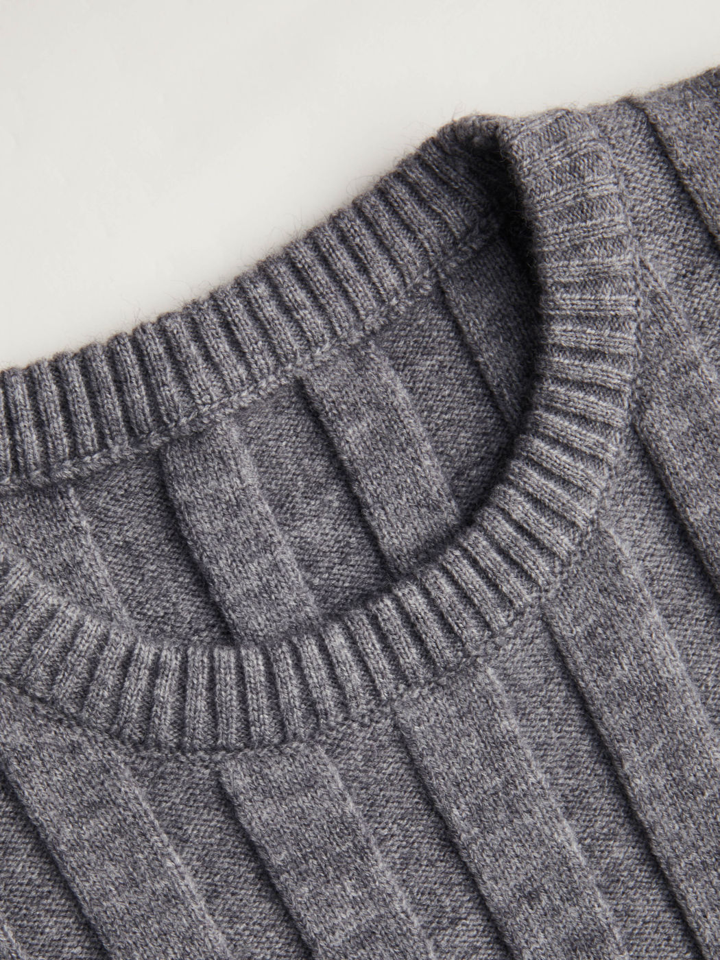 Top con scollo rotondo in maglia a tinta unita