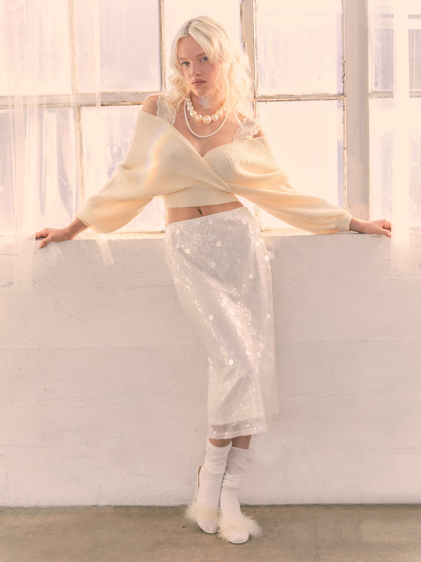 V-neck Solid Lace Knitted Long Sleeve Crop Top