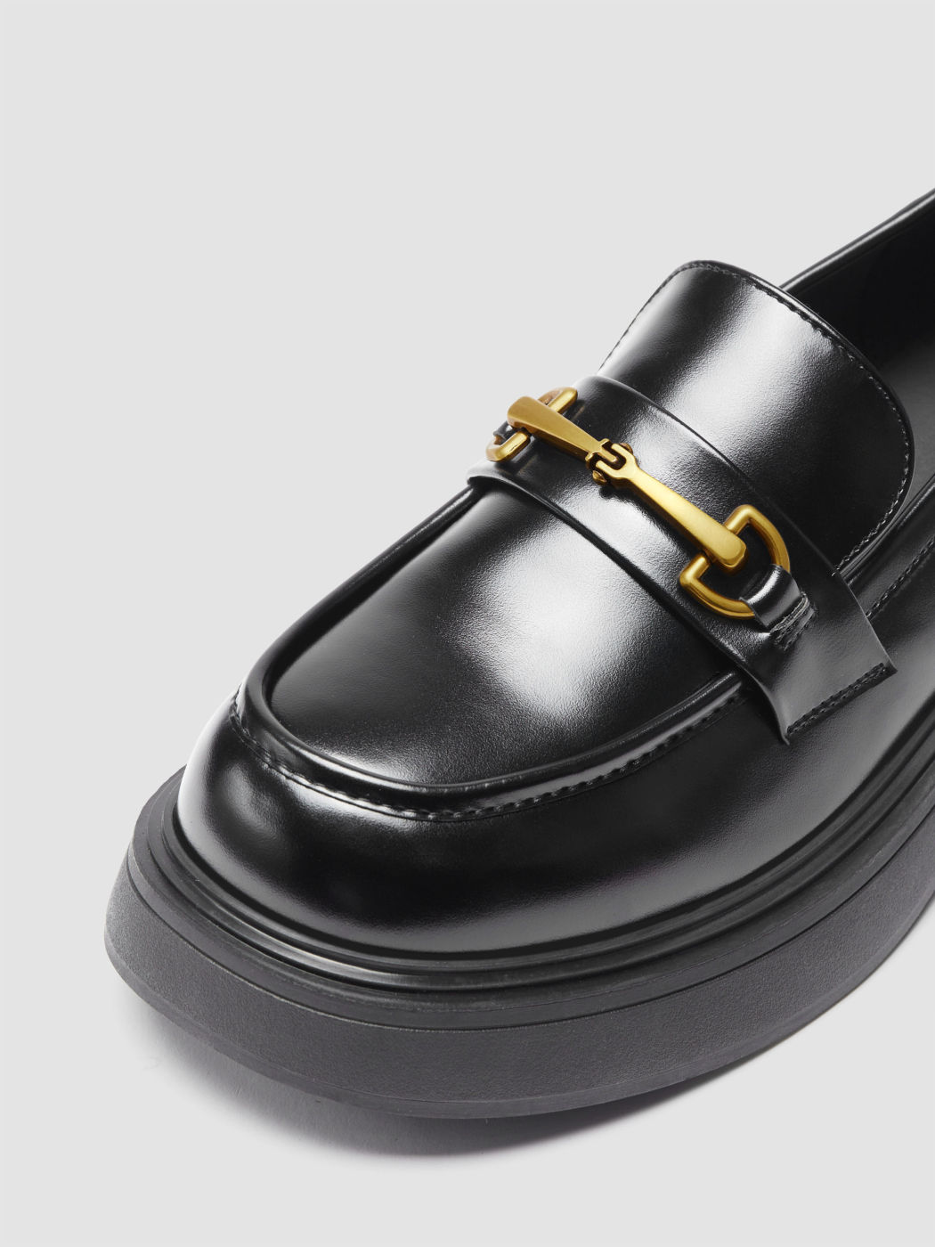 Faux-Leder-Löffelstiefel mit Riegelverschluss und abgerundeten Zehen