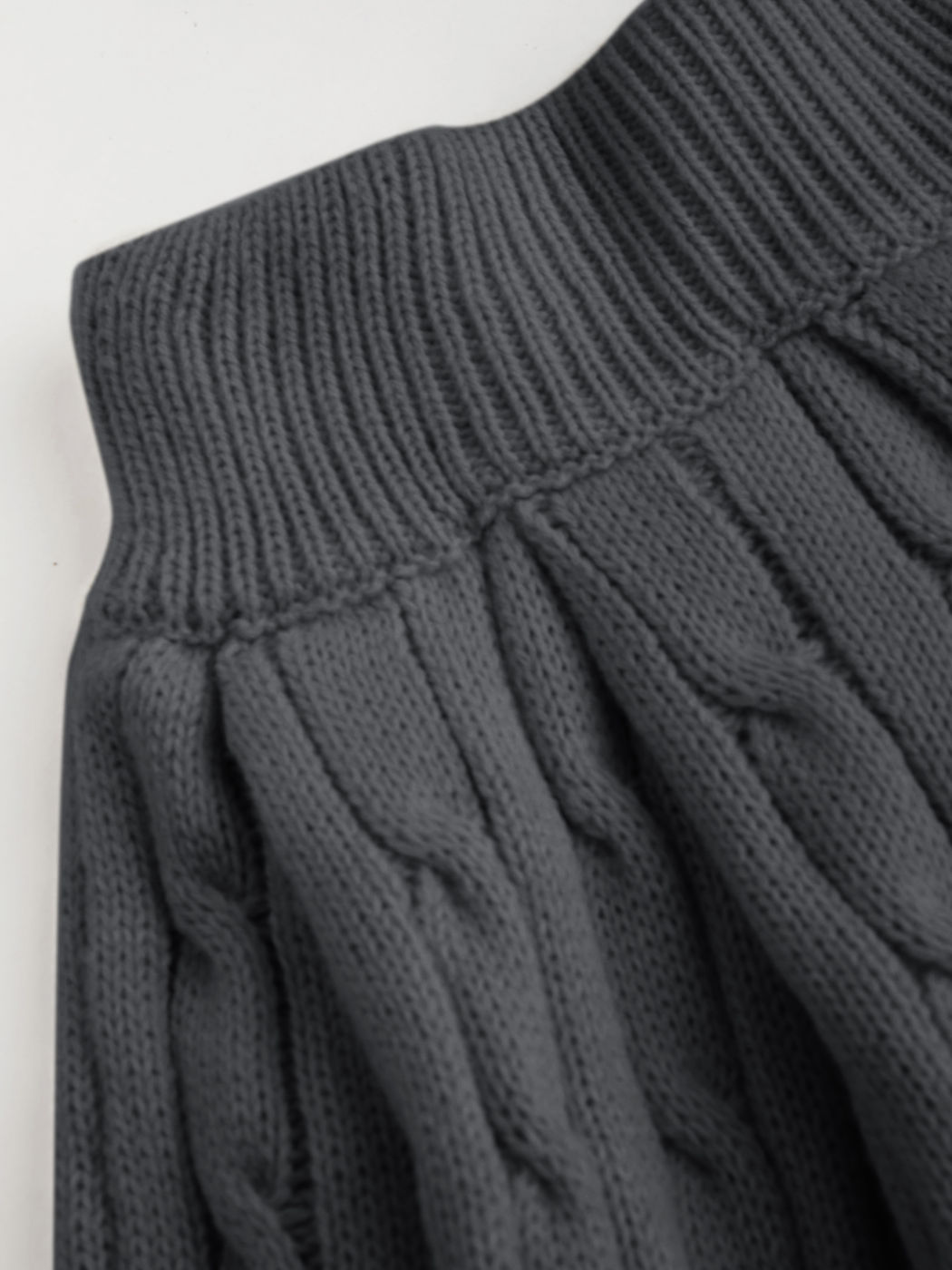 Kabelgestrickte Mini-Strickhose mit Mitteltaille und einfarbigem Design