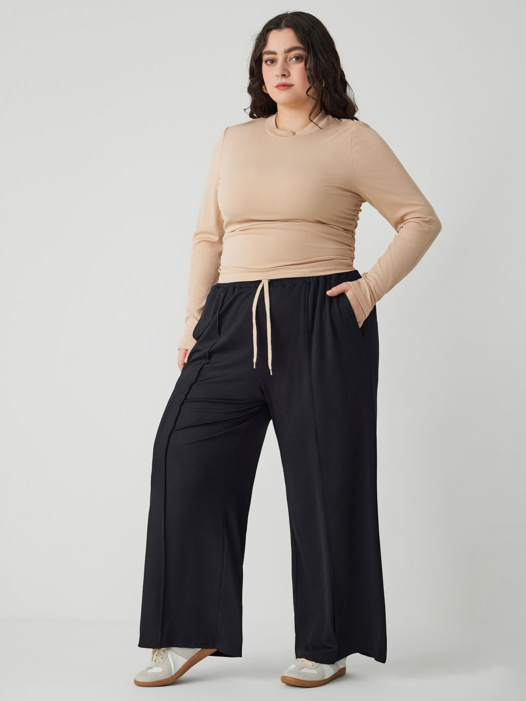 Top con scollo rotondo e set di pantaloni Curve & Plus