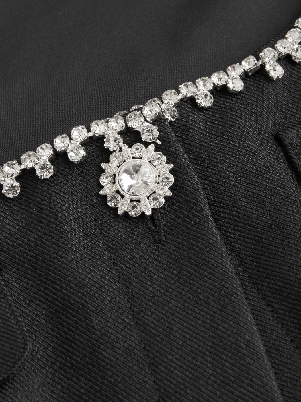  Quadratischer Ausschnitt Strass Falten Minikleid