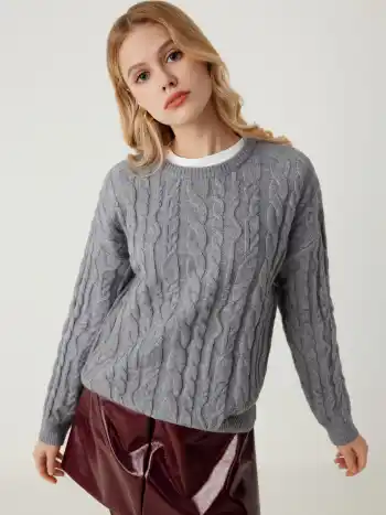 Kabelstrick-Strickpullover mit Rundhals und langen Ärmeln