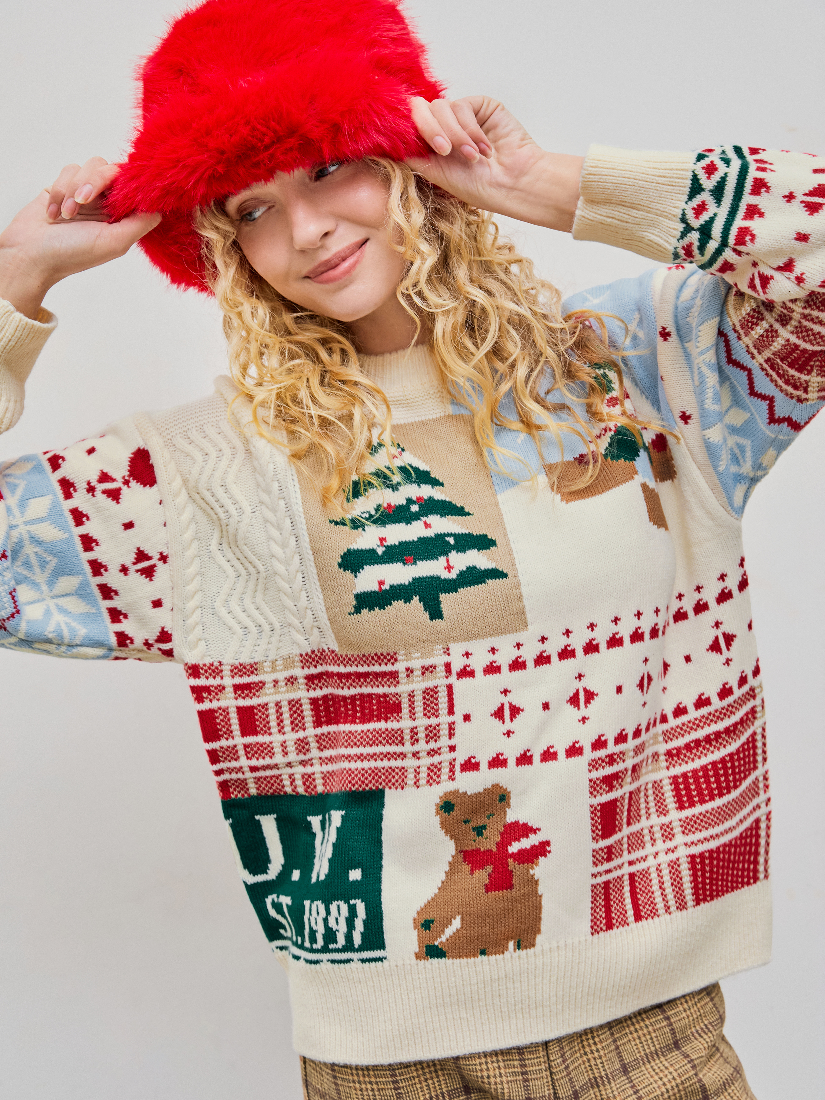 Knit Fabric Round Neck Bear Graphic Knitted Long Sleeve Top Knit Fabric Round Neck Bear Graphic Knitted Long Sleeve Top