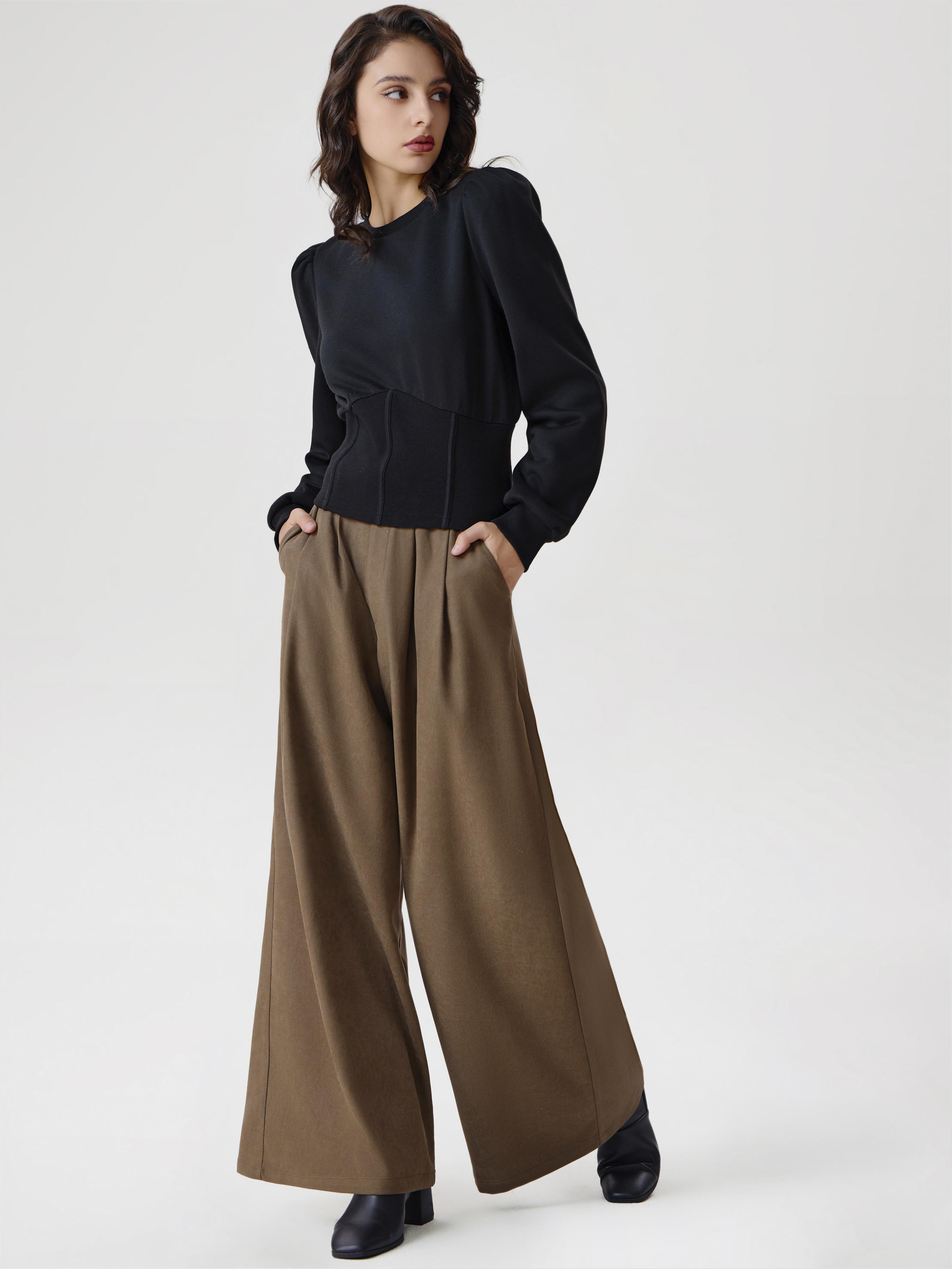 ボトムスその他 STUDIO DOE | Three-pleat low-waisted wide trousers 2.0 by DOE - Triple Pleated Low Waist Wide Leg Trousers – FRECKL