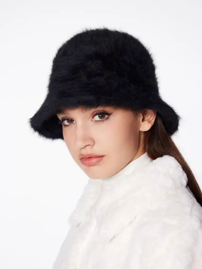 FUZZY BUCKET HAT