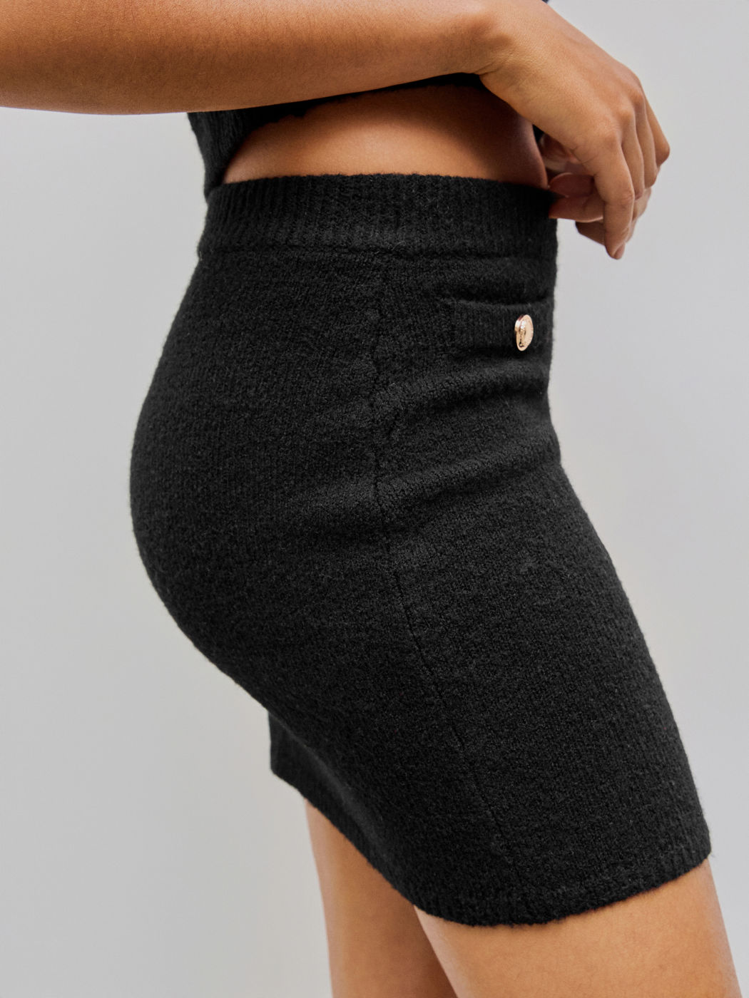 Middle Waist Button Knitted Mini Skirt