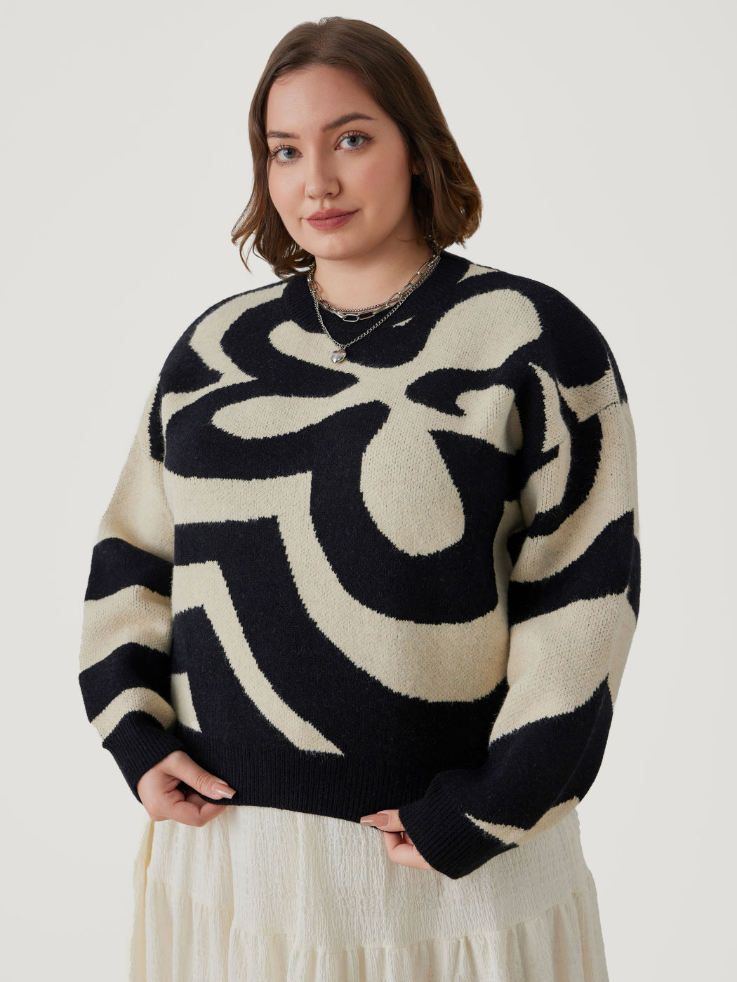 Top in maglia jacquard con scollo rotondo e manica lunga floreale Curve & Plus