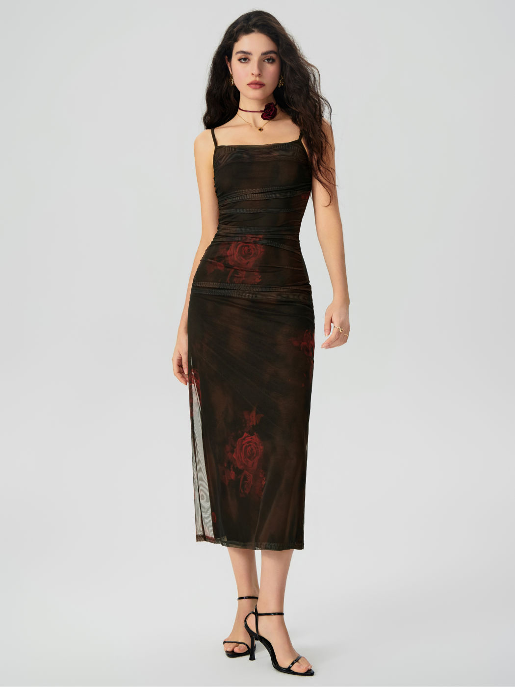 Geblümtes Maxikleid aus Netzstoff mit Rüschen