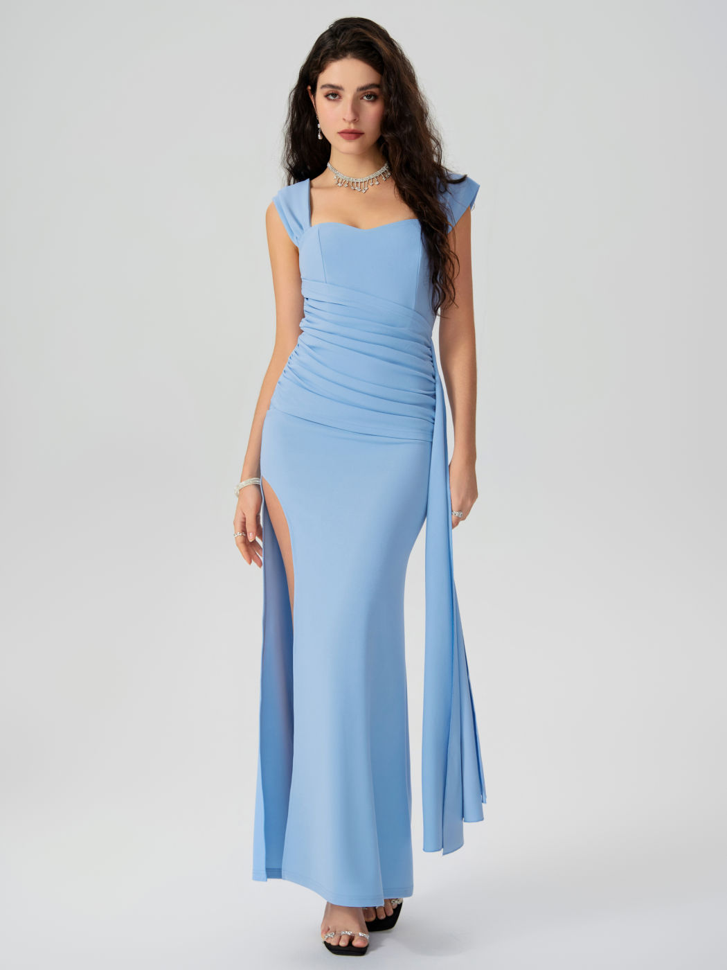 Satin Sweetheart Ruched Split Maxikleid