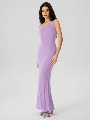Robe longue en couleur unie avec col en cloche et volants